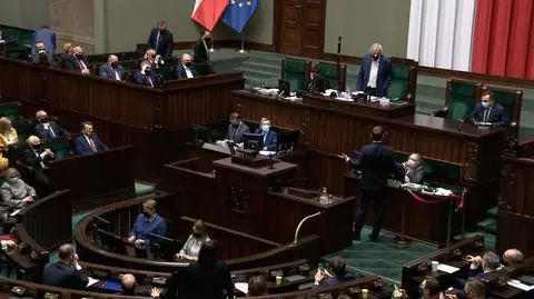 Sławomir Nitras przy mównicy