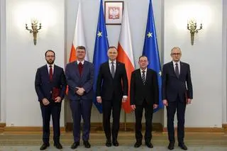 Prezydent z Kamińskim i Wąsikiem