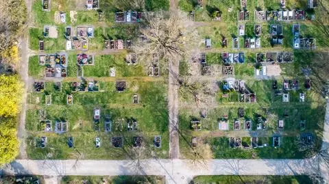 Wizyta na grobach w sąsiednim kraju? Zasady wjazdu dla Polaków