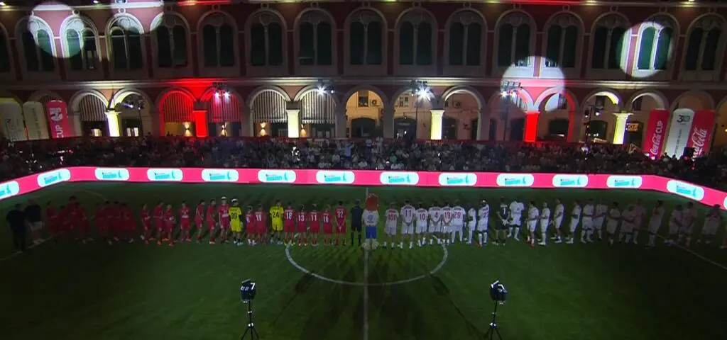 Gwiazdy UEFA grają z młodymi sportowcami. Oglądaj w TVN24+