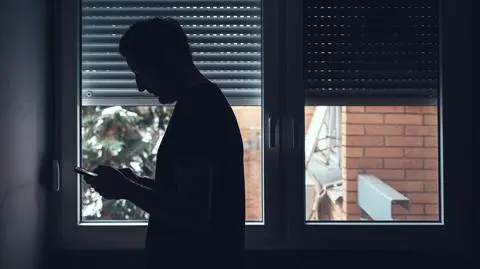 mężczyzna telefon samotność (PLUS)