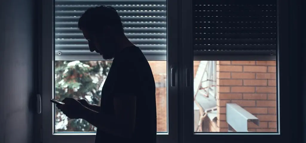 Mężczyźni dzwonią na telefon zaufania. Ale rzadko i w ostateczności