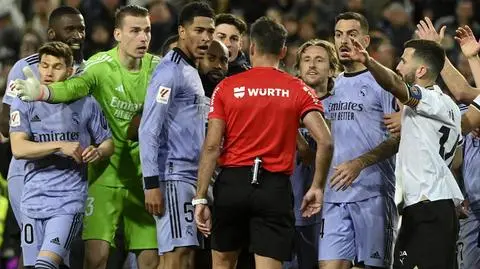 Protestował przeciwko decyzji sędziego, podzielił jego los