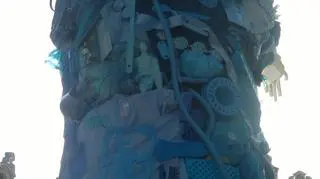 Na płaszczu znajdziemy m