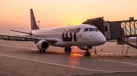 "Dlaczego zwalniacie o 6 rano w walentynki, w niedzielę?". Rzecznik LOT odpowiada