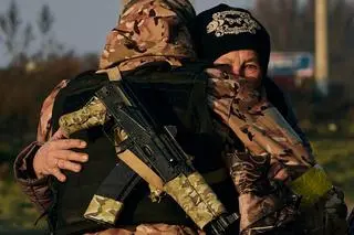 Kromka chleba, łyk wody, bicie pałkami po nogach. "Musiałam przetrwać, żeby wrócić do domu"