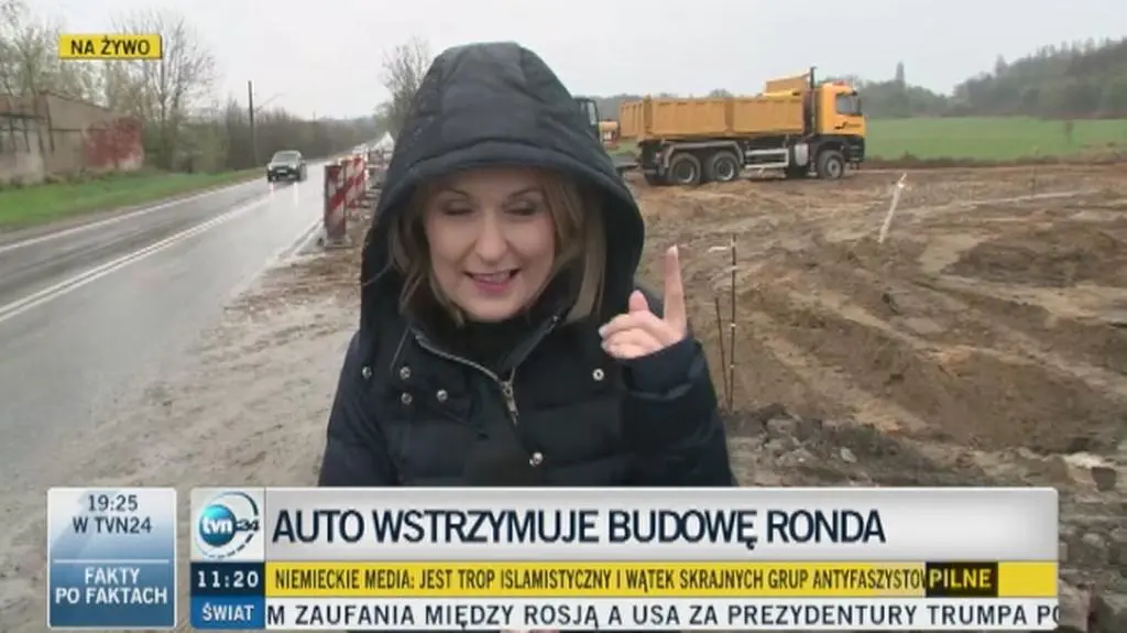 Auto na środku skrzyżowania