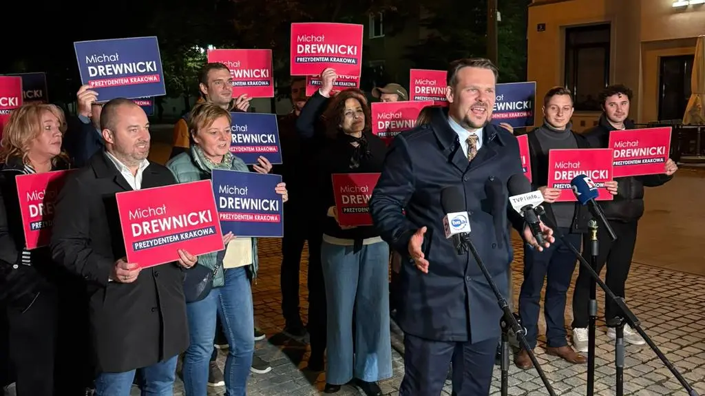 Michał Drewnicki na alei Róż