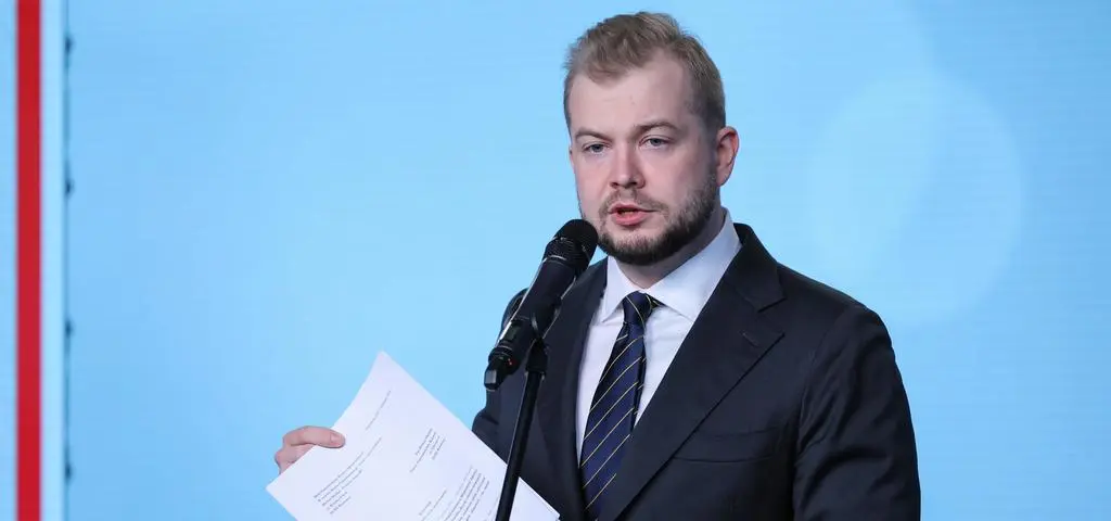 Młody, wpływowy, blisko prezesa. Jak rosła polityczna kariera Moskala?