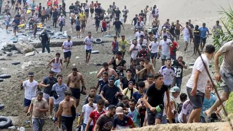 Migranci na granicy Ceuty 