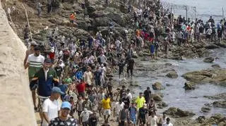 Migranci z Ceuty "będą mogli jechać wszędzie"? Oni nie