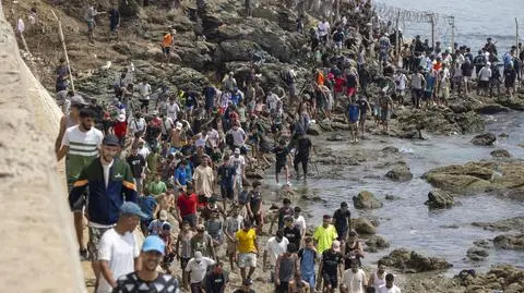 Migranci z Ceuty "będą mogli jechać wszędzie"? Oni nie