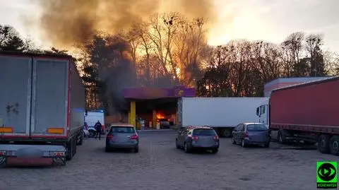 Pijany wjechał w stację paliw. W płomieniach stanął samochód i dwa dystrybutory