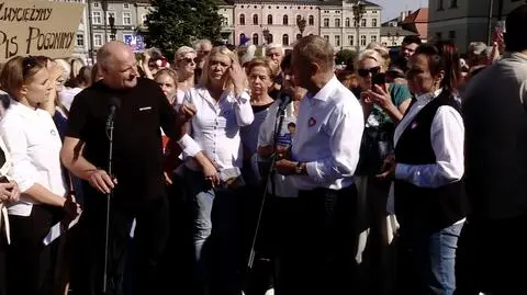 Incydent na konferencji Donalda Tuska, mężczyzna przejął mikrofon. Szef PO: bardzo panu współczuję