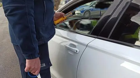 Przechodziła o kulach przez pasy. 87-latkę potrącił pijany kierowca