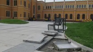 Mimo, że nowe już pękają. Mieszkańcy już snują domysły "to pewnie fuszerka"