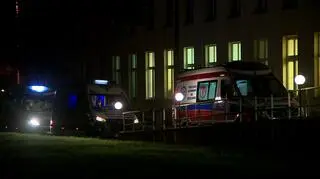 Kolejka karetek przed szpitalem we Wrocławiu