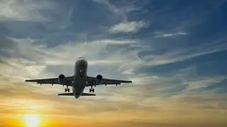 Godzinę po starcie samolotu próbowała "otworzyć drzwi i wysiąść"