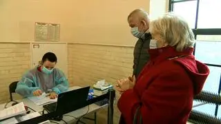 Małżeństwo z Tarczyna na szczepieniu w Wałbrzychu