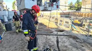 Mężczyzna wpadł do wykopu w Łodzi 