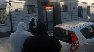Podejrzany został przewieziony do prokuratury, gdzie usłyszał zarzut