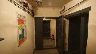 Schron mieści się przy ul