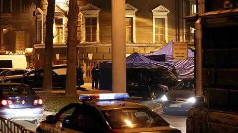 Ekshumacja pary prezydenckiej. Tuż przed godz. 1.00 służby opuściły Wawel