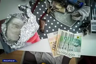 Policjanci z Zarządu w Poznaniu CBŚP zatrzymali dwie osoby