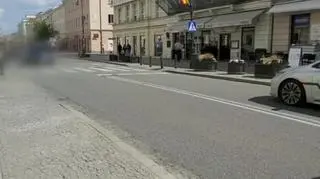 Limuzyna prezesa PiS na Nowym Świecie (nagranie z 2 czerwca)
