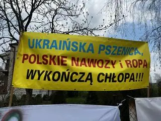 Rolnicy mają ze sobą chociażby taki transparent 
