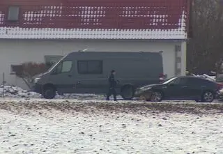 Paczka eksplodowała i raniła matkę z dziećmi. Ruszył proces