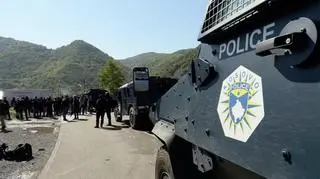Kiedy rok temu doszło do bardzo podobnego protestu Serbów, porządku pilnowały siły pokojowe NATO (zdjęcie z października 2021)