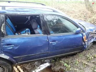 Pijany kierowca wjechał do rowu, nic mu się nie stało