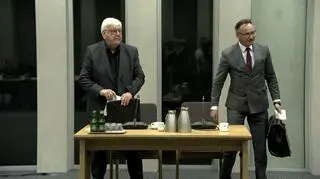 Mikołaj Pawlak wychodzi