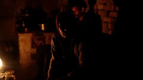 Ukraiński kontratak i piekło pierwszej linii frontu.
Oddział specjalny wchodzi do wioski i pojmuje jeńca