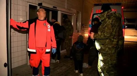 Strażnicy graniczni przywieźli do szpitala w Hajnówce kilkoro dzieci i nastolatków. Po badaniach zostali zabrani