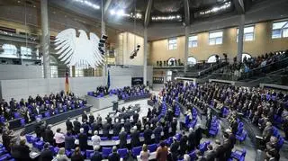 Bundestag uczcził ofiary zamachu na jarmark bożonarodzeniowy. Nagranie TVN24 z 19 stycznia 