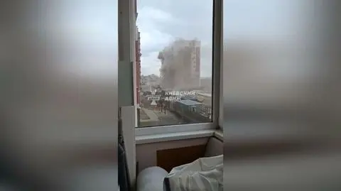 Atak na blok mieszkalny w mieście Irpień w obwodzie kijowskim. Zdjęcie z 4 marca