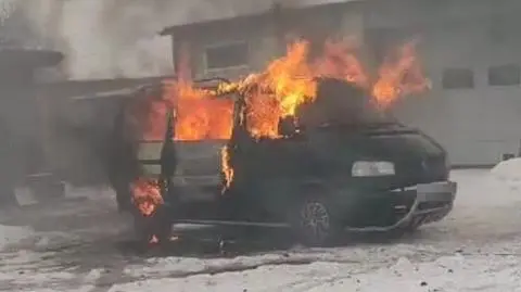Auto stanęło w płomieniach 