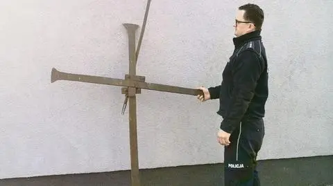 Policjanci odzyskali skradziony krzyż