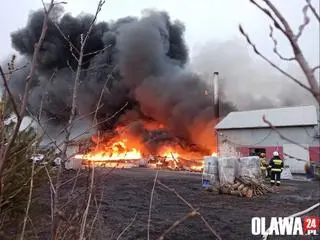 Płonęły zbiorniki z parafiną