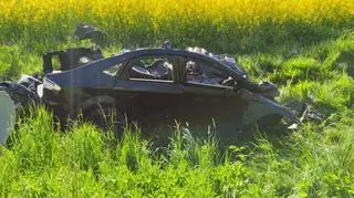 Auto osobowe zderzyło się czołowo z ciężarówką