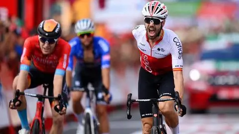 Hiszpan rozpłakał się z radości po wygraniu etapu Vuelta a Espana. Lider obronił koszulkę