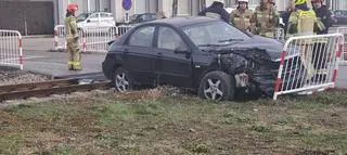 69-latek nie zastosował się do znaku "STOP" i wjechał pod lokomotywę 