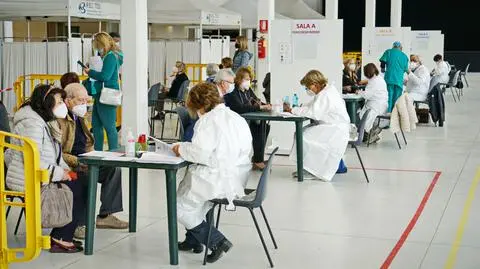 Tempo szczepień słabnie - w Polsce i Europie. "Spadek zainteresowania"