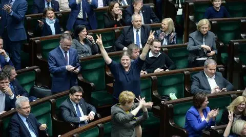 Głosowanie "na cztery ręce"