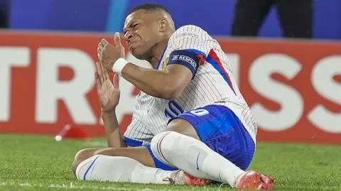 Mbappe odjechał karetką do szpitala. Potwierdził się czarny scenariusz