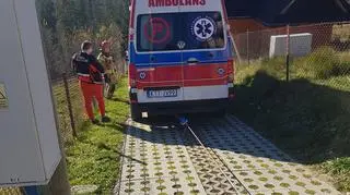 Karetka utknęła na wzniesieniu w Zakopanem