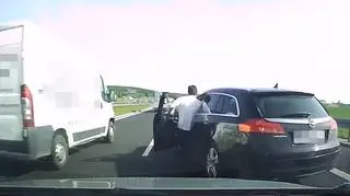 Pogoń za samochodem na drodze ekspresowej