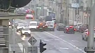Do wypadku doszło na ulicy Kunickiego w Lublinie. Zdarzenie zarejestrował miejski monitoring